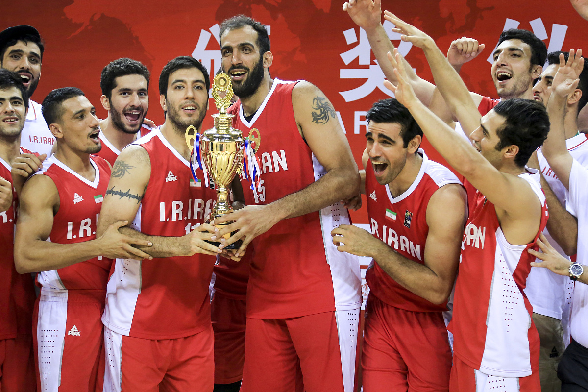 aiyouxi-金州勇士训练开放日，清晨远射贴柱引欢呼，NBA常规赛在即，资深球员宣示担当的简单介绍-aiyouxi